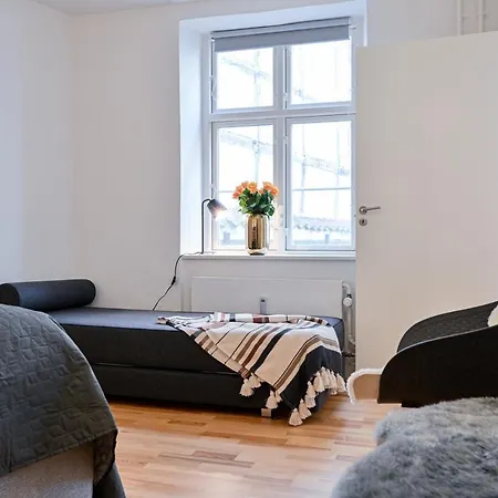 Sanders Tower - Dreamy Two-bedroom In Charming