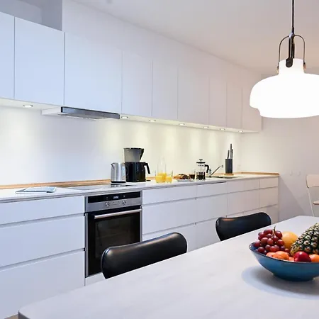 Sanders Tower - Dreamy Two-bedroom In Charming